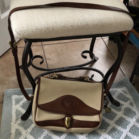 ~SOLD~Dooney & Bourke AWL Carrier Shoulder Bag - Picture 2 of 6